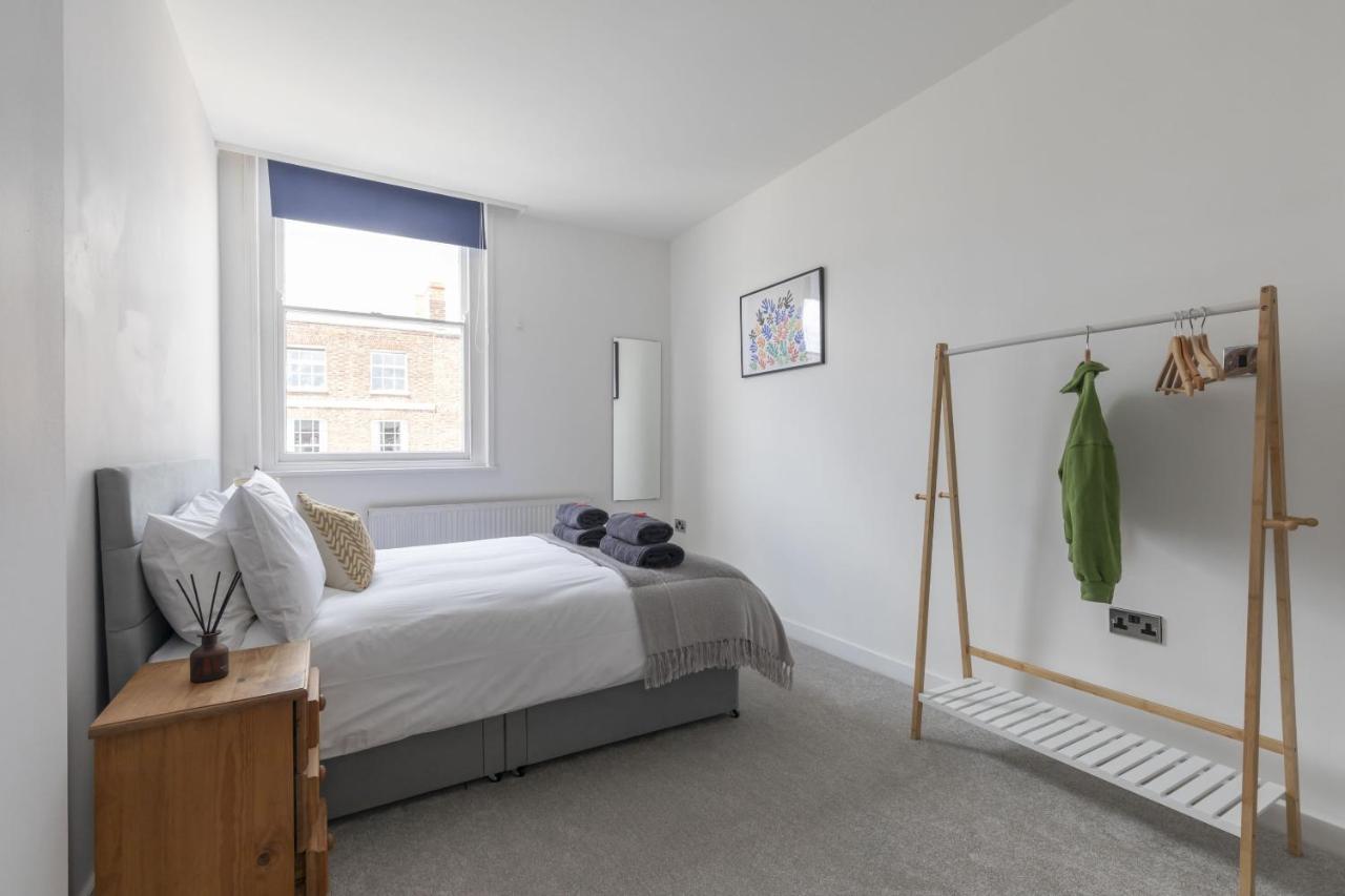 Beautifully Presented Newly Renovated City-Centre Apartment In Cheltenham Exterior photo