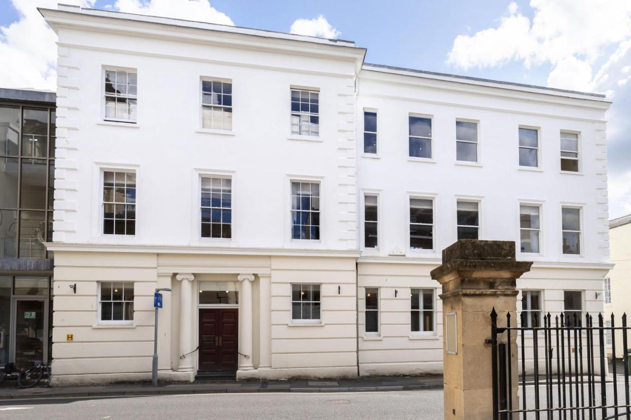 Beautifully Presented Newly Renovated City-Centre Apartment In Cheltenham Exterior photo